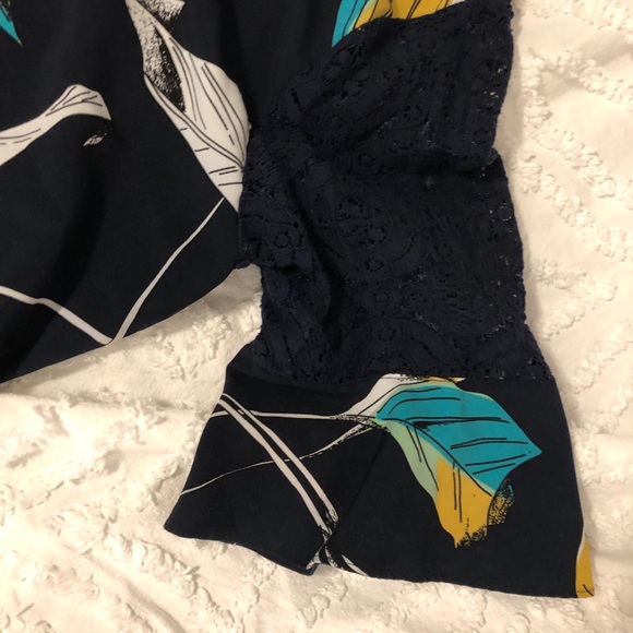 Van Heusen Dress Shirt - Picture 2 of 3